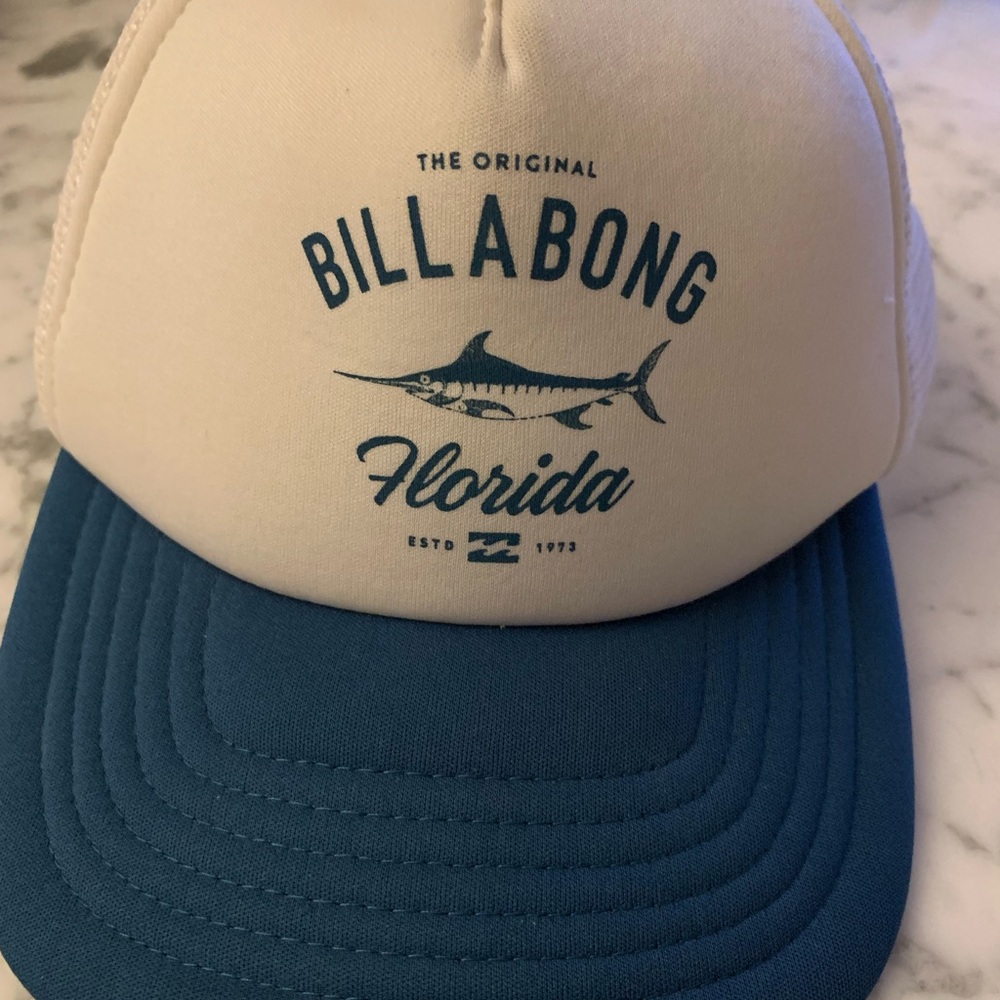 BILLABONG FOAM TRUCKER HAT. Adjustable back. Like new, excellent condition.